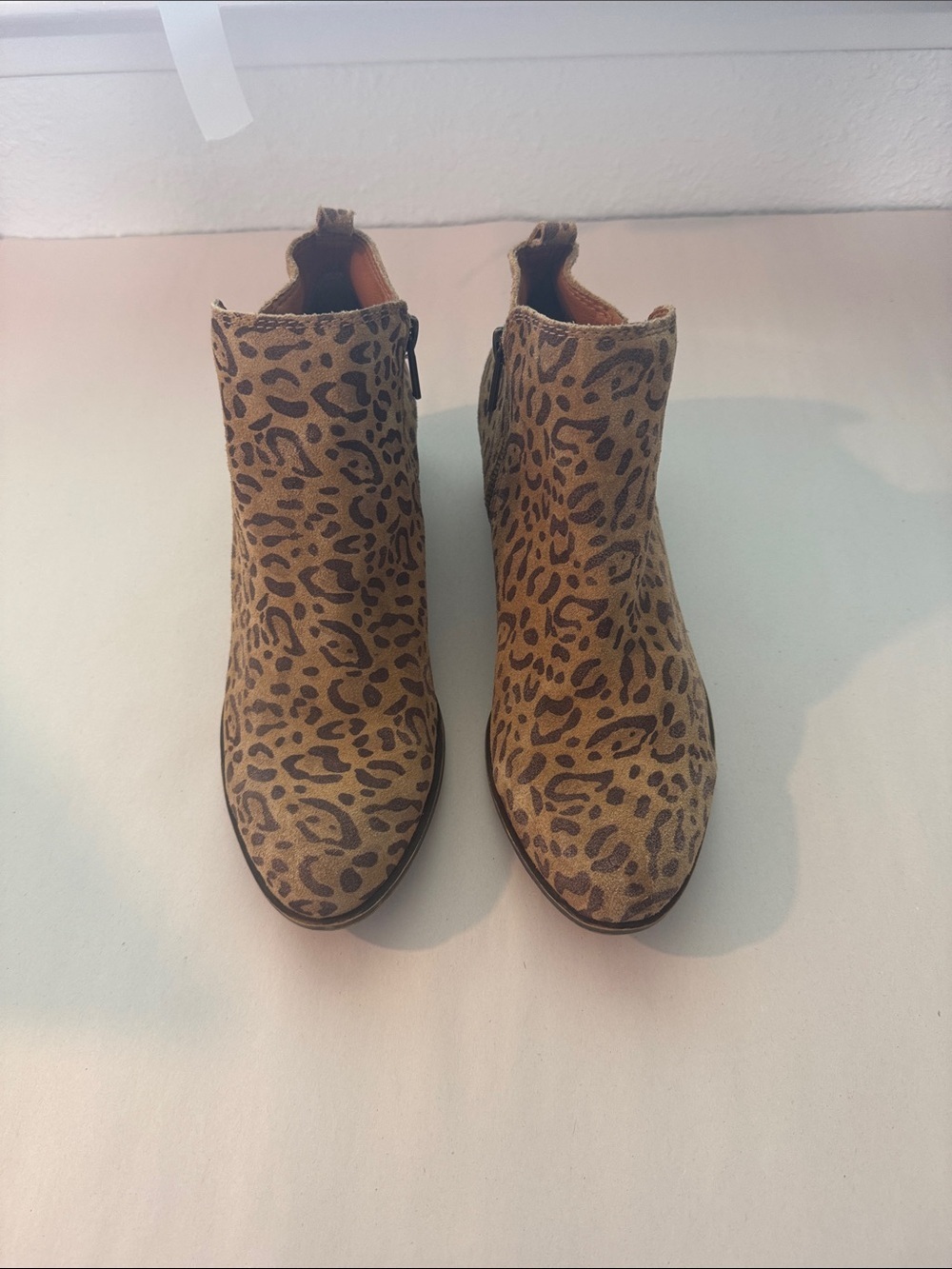 Lucky Brand Booties Size 8.5 Leopard Print Ankle Boots Women's Tan LK Basel - Picture 2 of 13